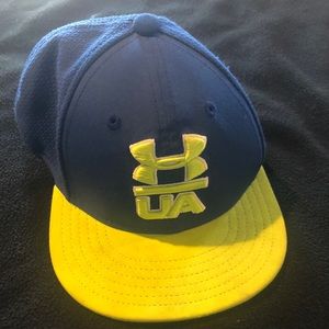 Under Armour Youth Flat bill fitted hat.